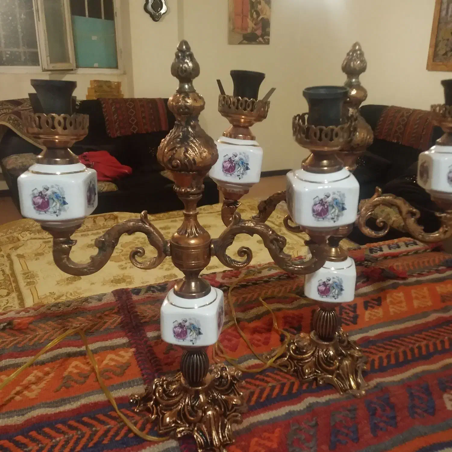 شمعدان|کلکسیون اشیاء عتیقه|صدرا-فارس, فاز ۱|دیوار