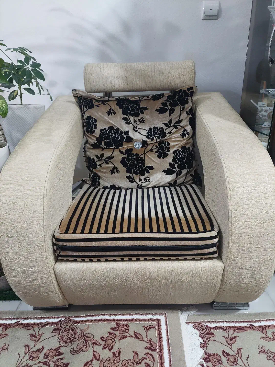 مبل|مبلمان خانگی و میز عسلی|نور, |دیوار