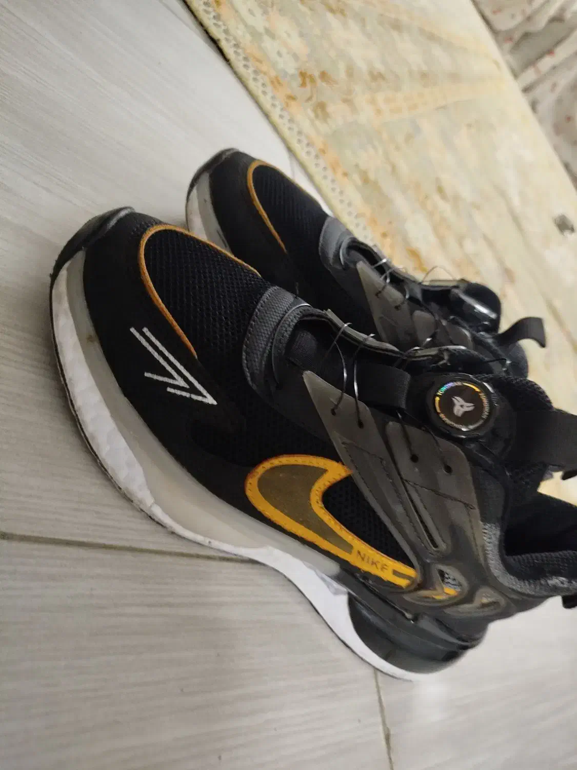 کفش کپسولی|کیف، کفش، کمربند|نیشابور, خط کاشمر|دیوار