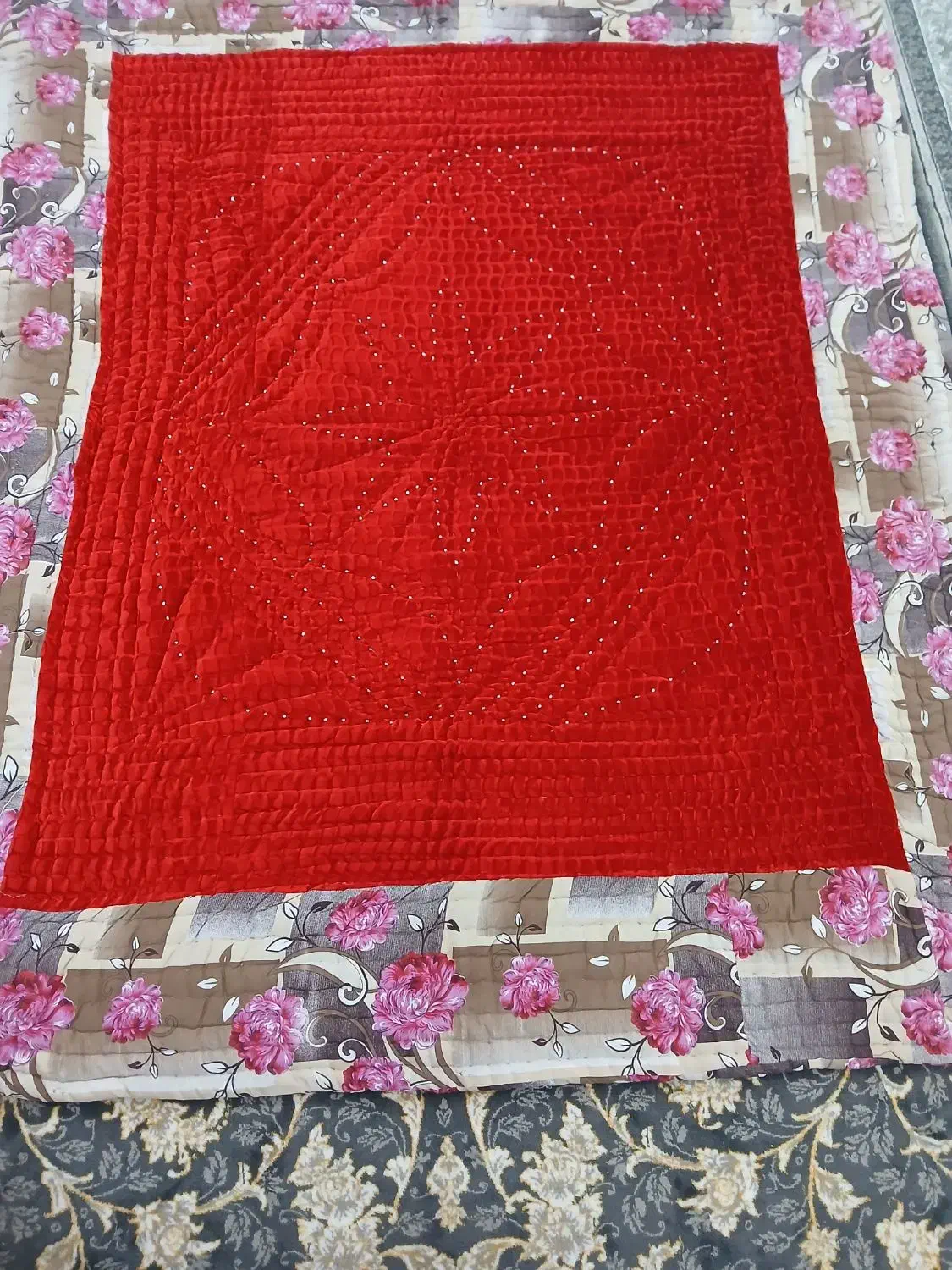 لحاف|رختخواب، بالش، پتو|قروه, |دیوار