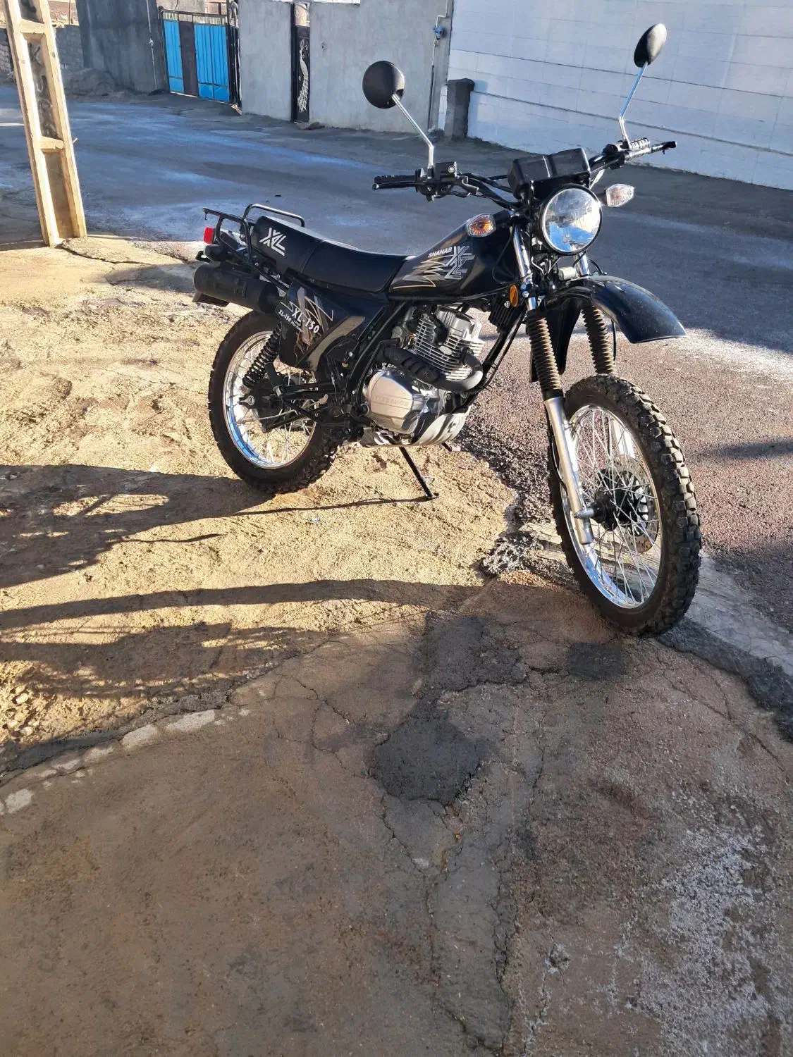 فرشی|موتورسیکلت|حمیل, |دیوار