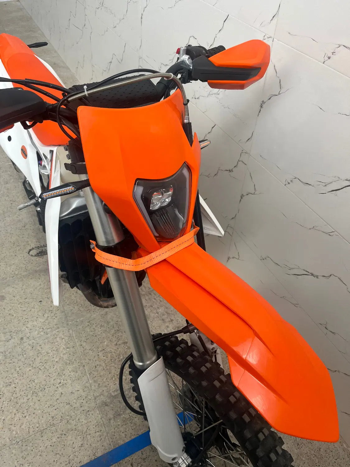 Yb250 lx|موتورسیکلت|صحنه, |دیوار