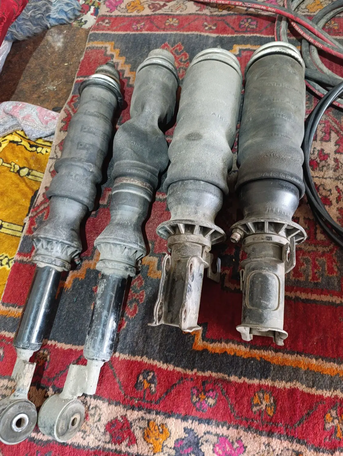 پنوماتیک|قطعات یدکی و لوازم جانبی|میانه, |دیوار
