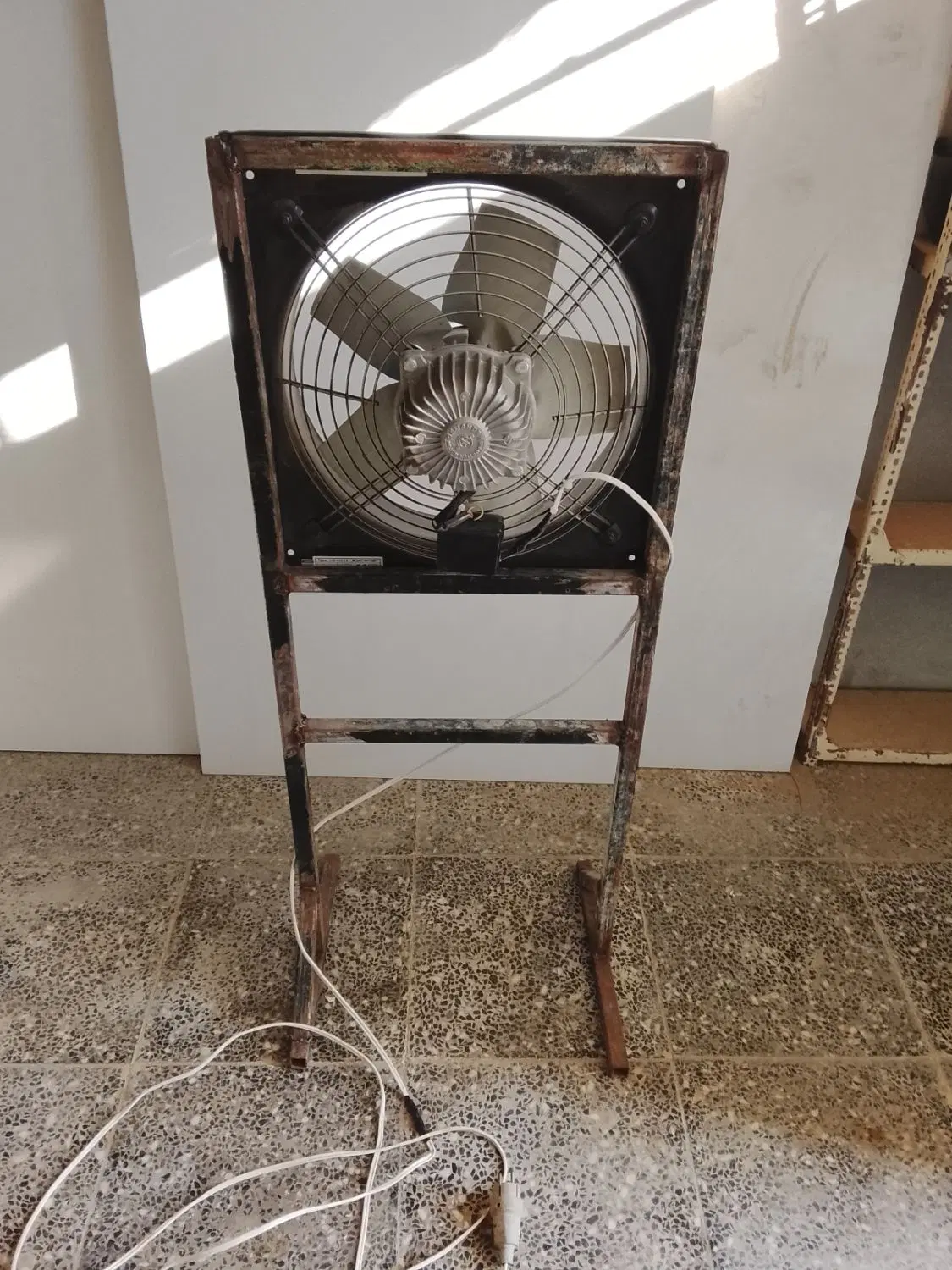 فن ۵۰در۵۰|پنکه و تصفیهکنندهٔ هوا|بندر دیر, |دیوار