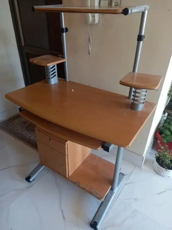 میز تحریر|میز تحریر و کامپیوتر|اصفهان, شهرک کاوه|دیوار