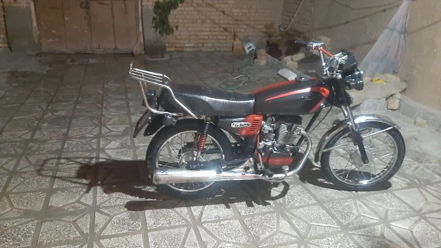 هندا ۱۲۵|موتورسیکلت|زاوه, |دیوار