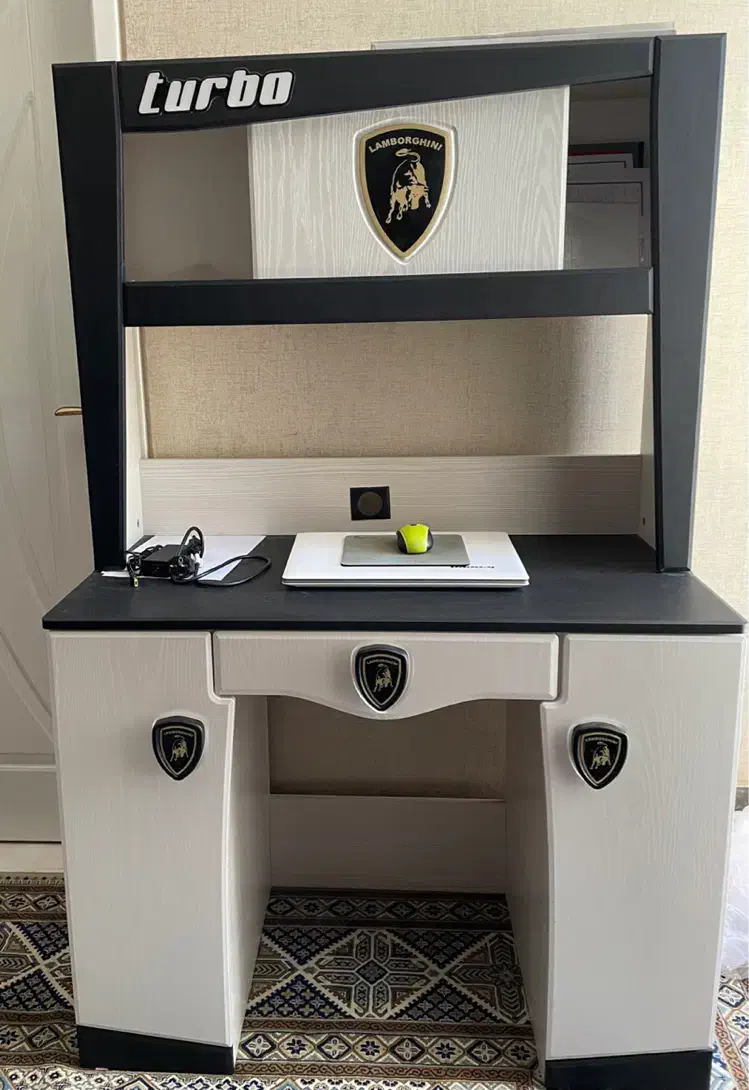 میز تحریر|میز تحریر و کامپیوتر|شیراز, قدوسی شرقی|دیوار