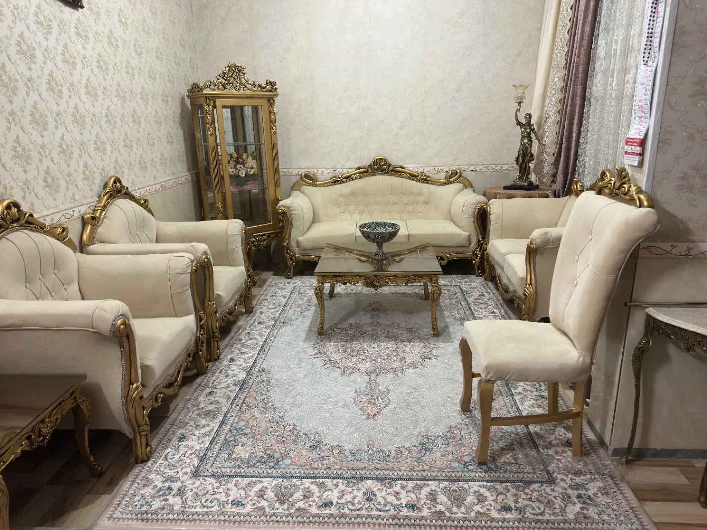 مبل|مبلمان خانگی و میز عسلی|اقبالیه, |دیوار