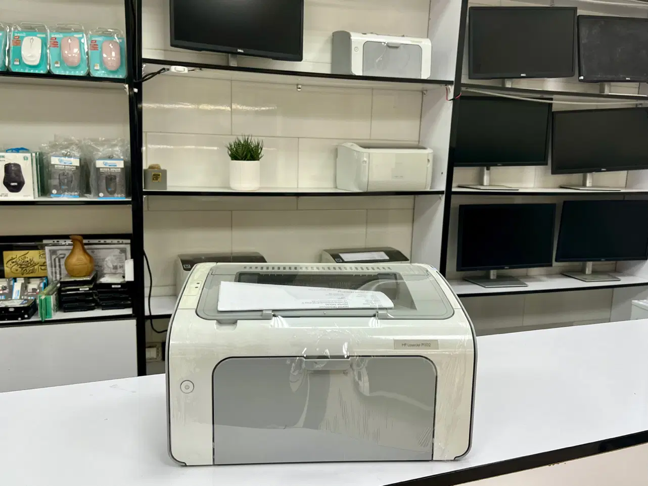 پرینتر hp 1102 (رادگستر شعبه کفیشه )|پرینتر، اسکنر، کپی، فکس|آبادان, |دیوار