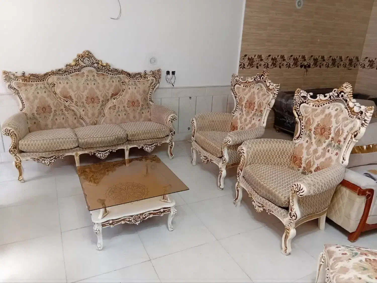 سلطنتی|مبلمان خانگی و میز عسلی|آران و بیدگل, |دیوار