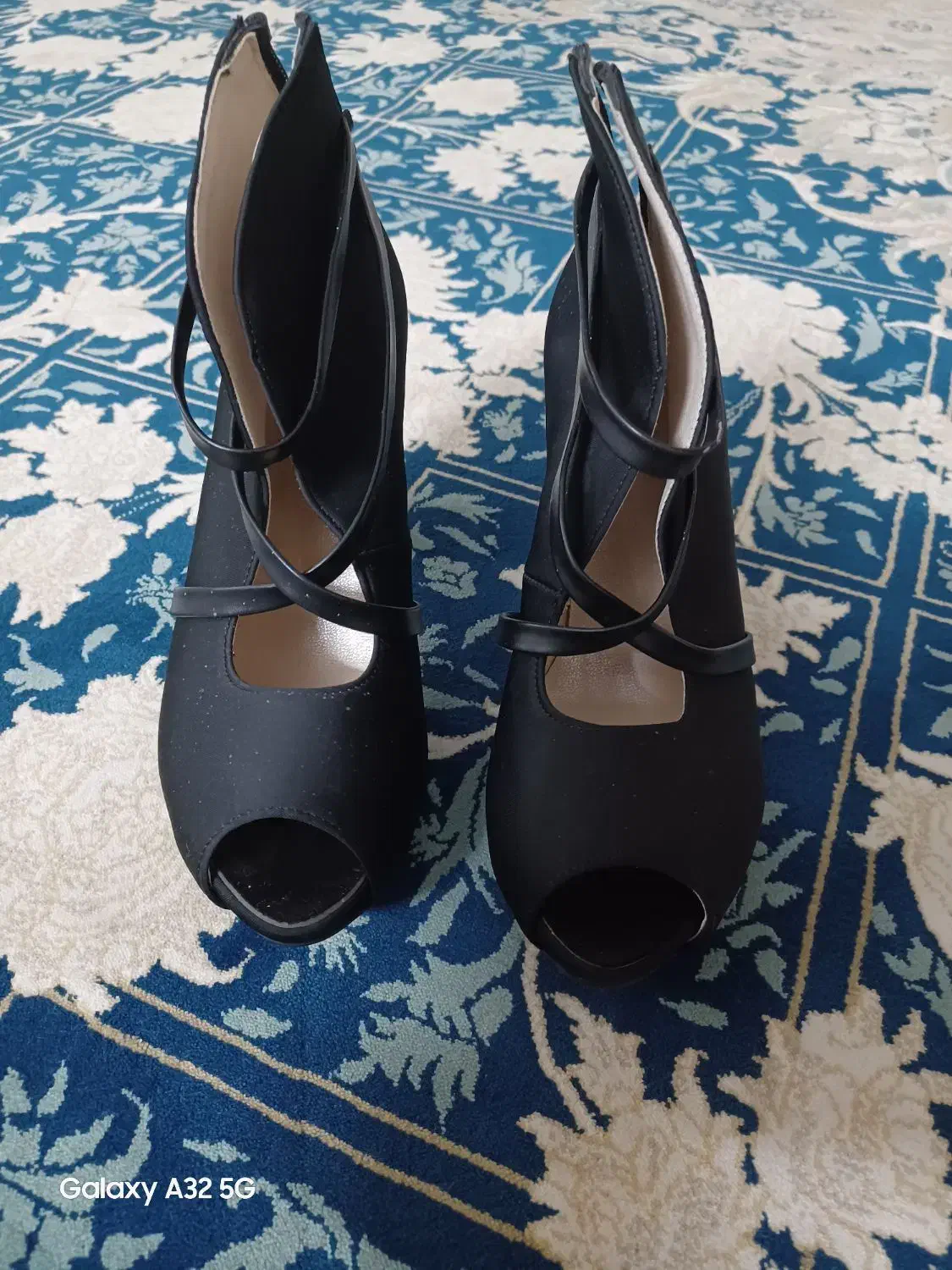 کفش|کیف، کفش، کمربند|مشهد, موعود|دیوار