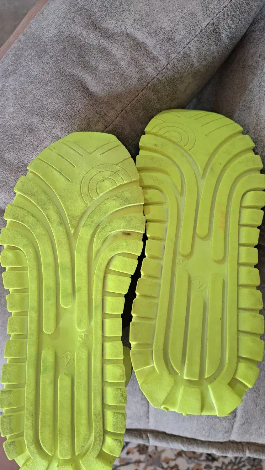 کفش|کیف، کفش، کمربند|شیراز, شیشهگری|دیوار