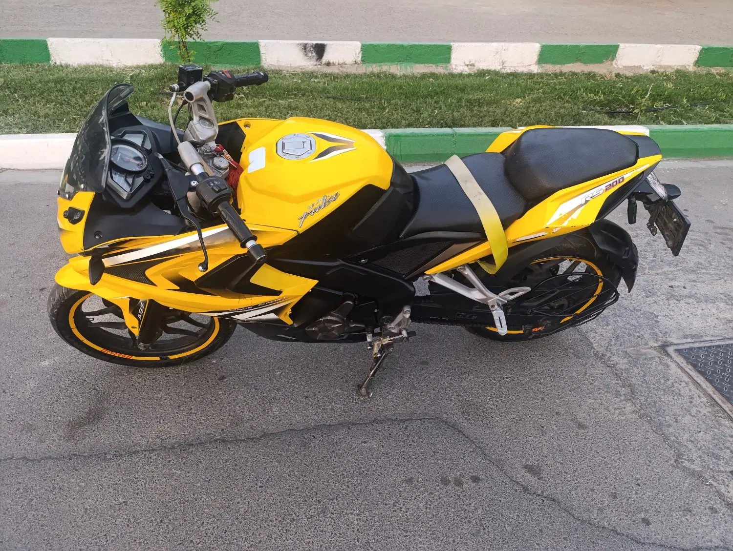 rs200|موتورسیکلت|قرچک, شهرک الحدید|دیوار
