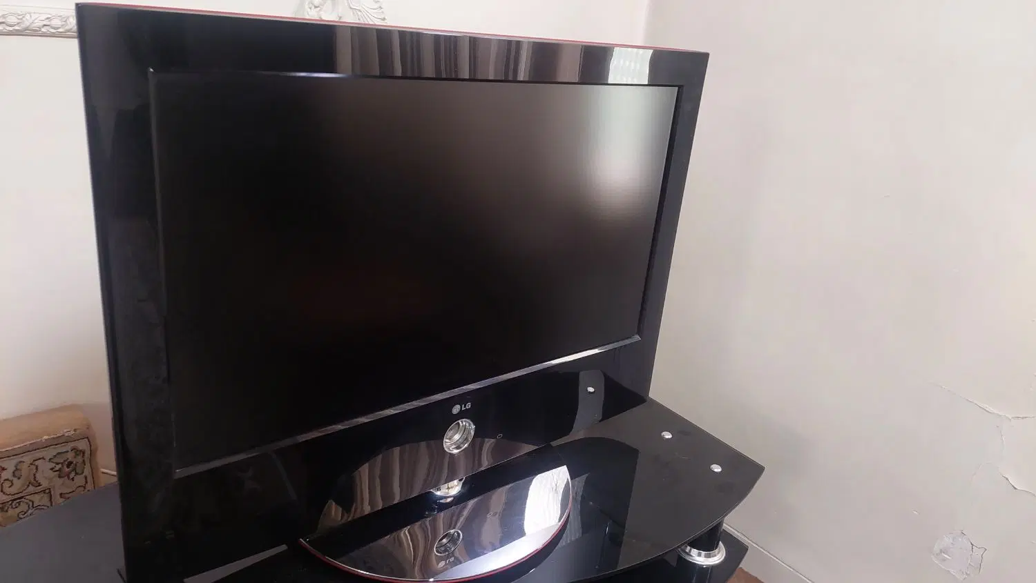 LCD LG و میز|تلویزیون و پروژکتور|تهران, نیکنام|دیوار