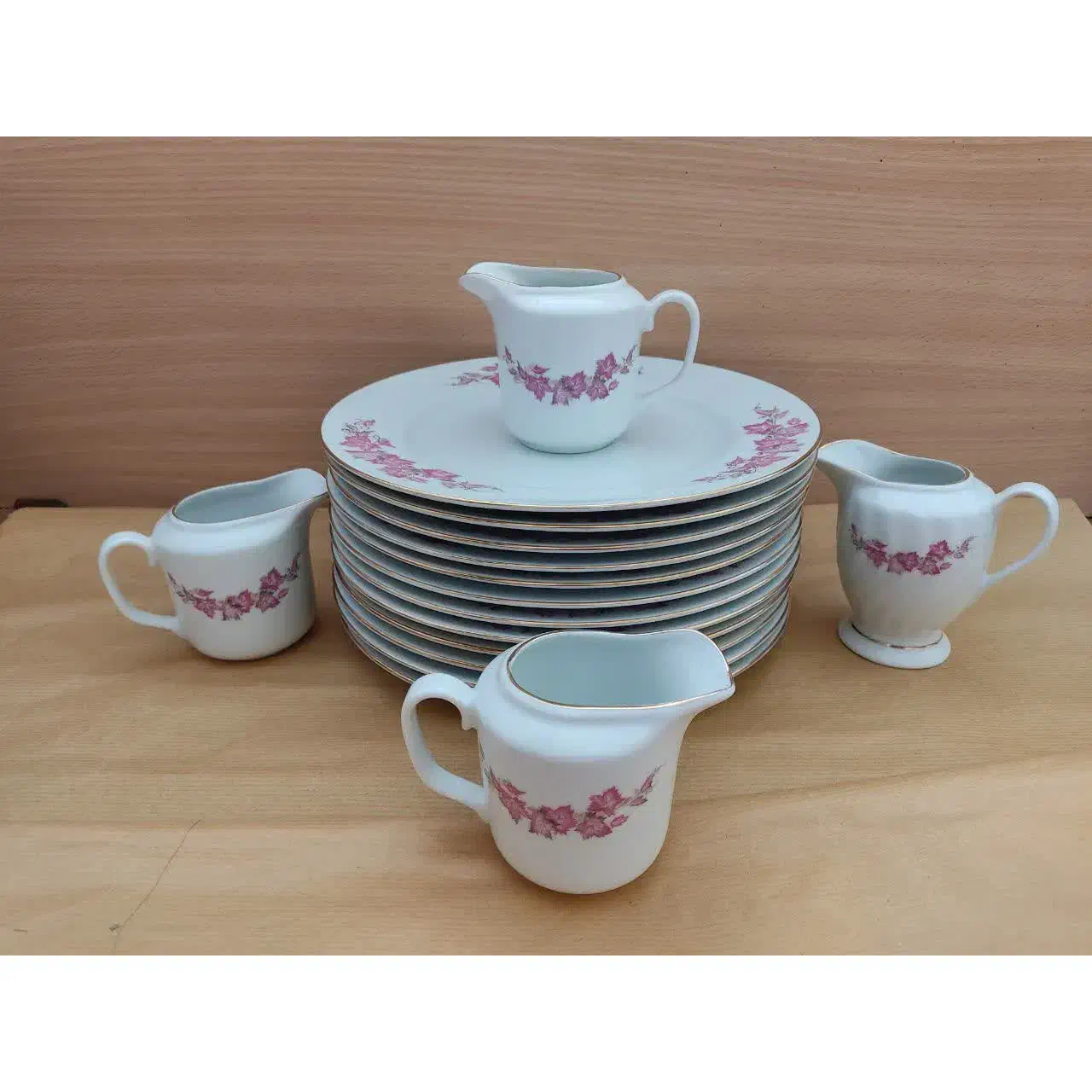 چینی|ظروف سرو و پذیرایی|مهاجران, |دیوار