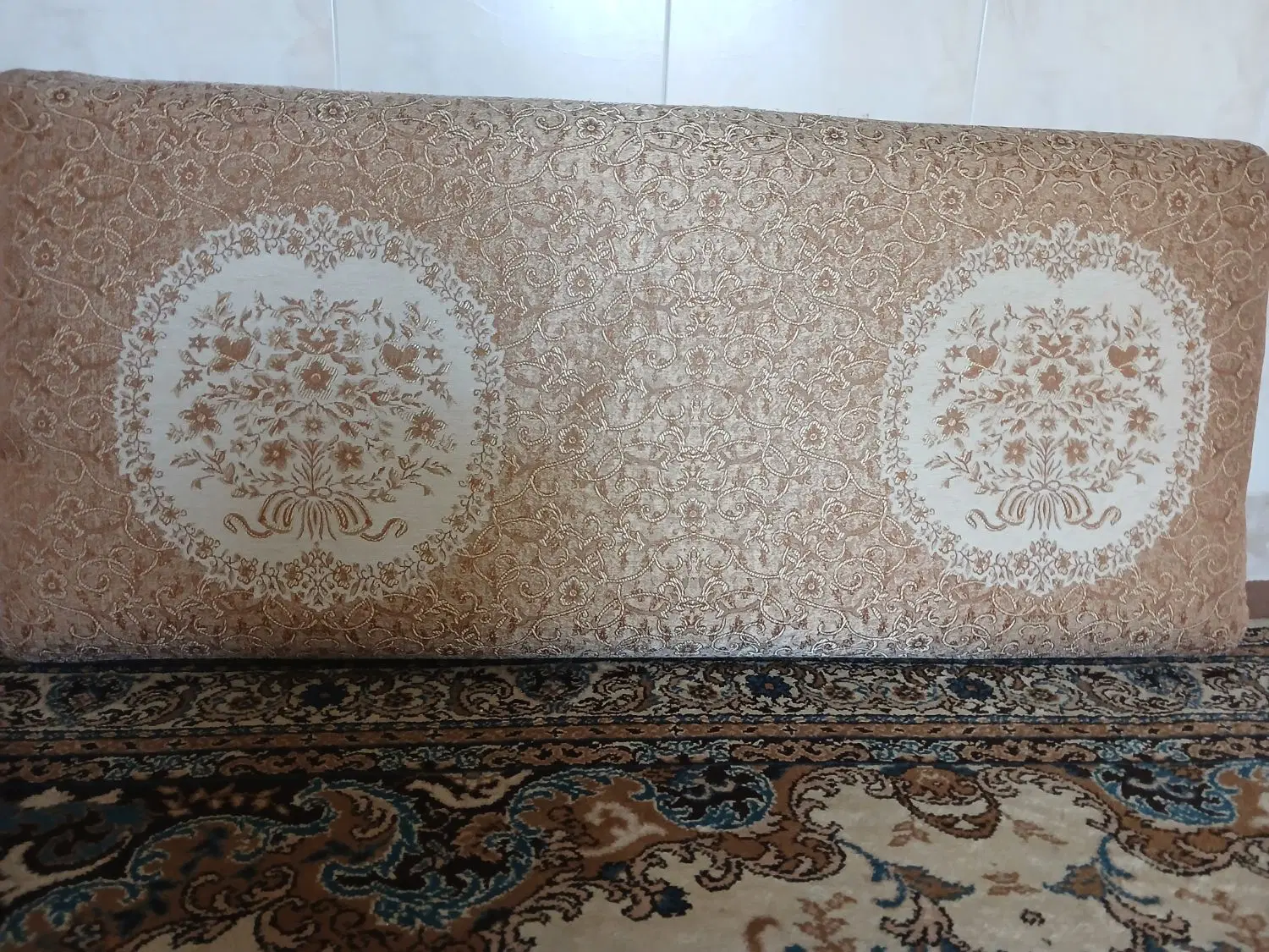 پشتی|پشتی|شاهینشهر, شهرک گلدیس|دیوار