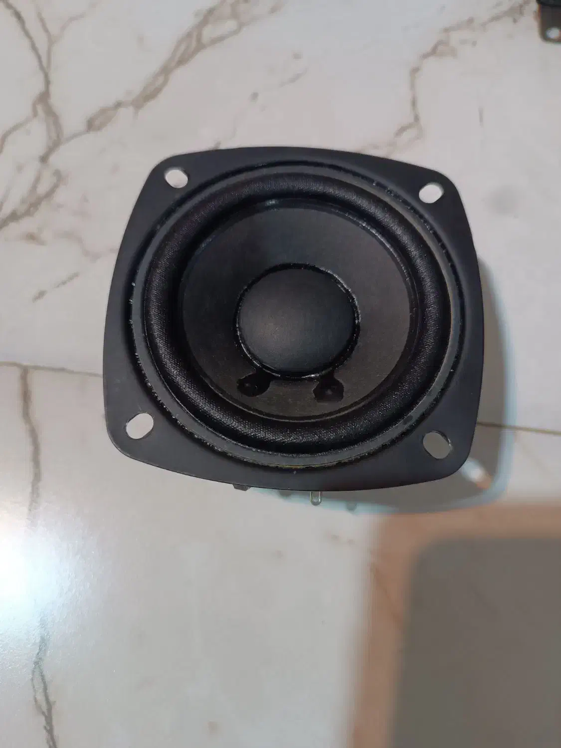 باندوتیوتروساب|سیستم صوتی خانگی|فردیس, فردیس|دیوار