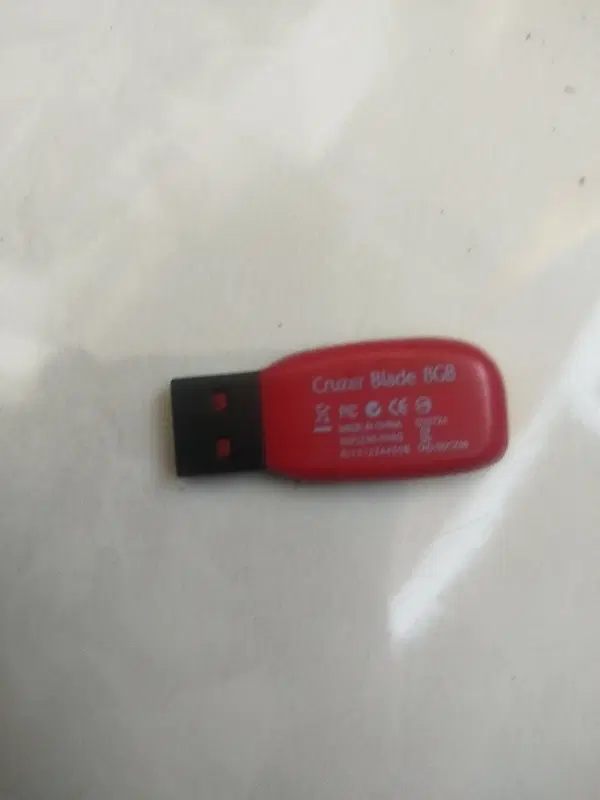 فلش۸ گیگ sandisk|قطعات و لوازم جانبی رایانه|شهریار, شهریار|دیوار