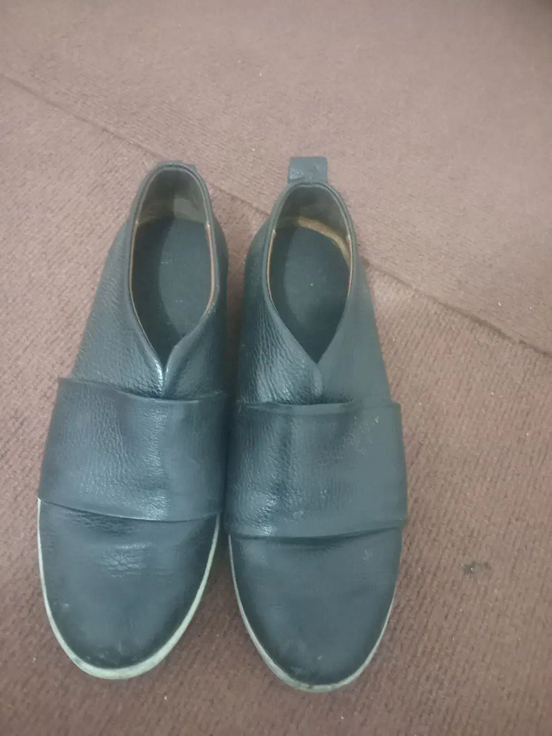 کفش|کیف، کفش، کمربند|بندر ترکمن, |دیوار