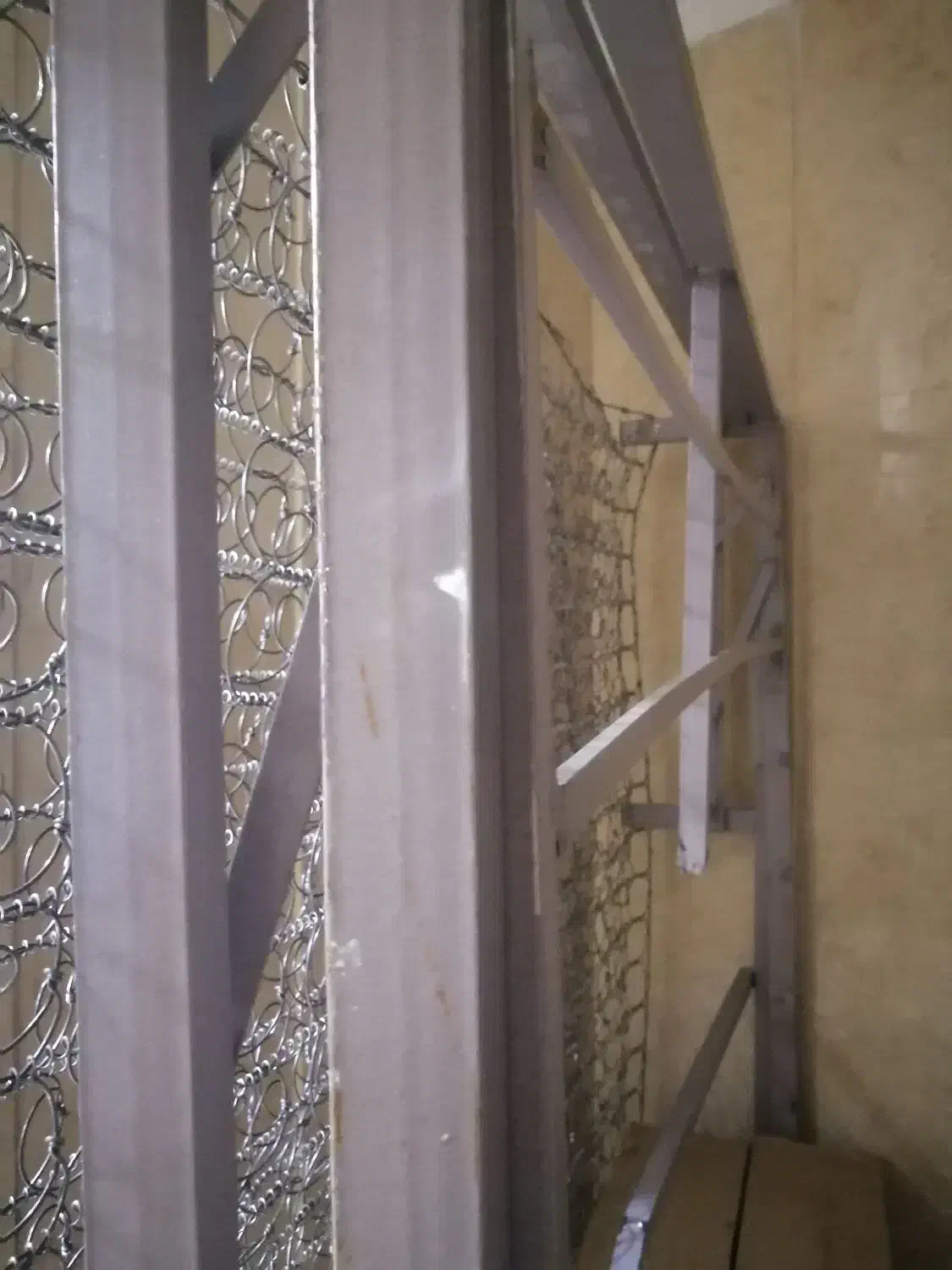 آهن|تخت و سرویس خواب|تهران, ارامنه|دیوار