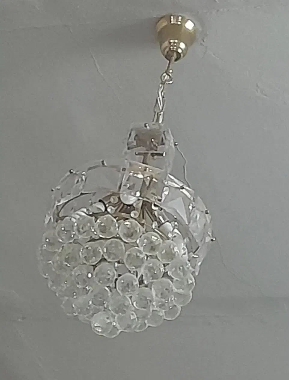 لوستر|لوستر و چراغ آویز|رباط‌کریم, رباط‌کریم|دیوار