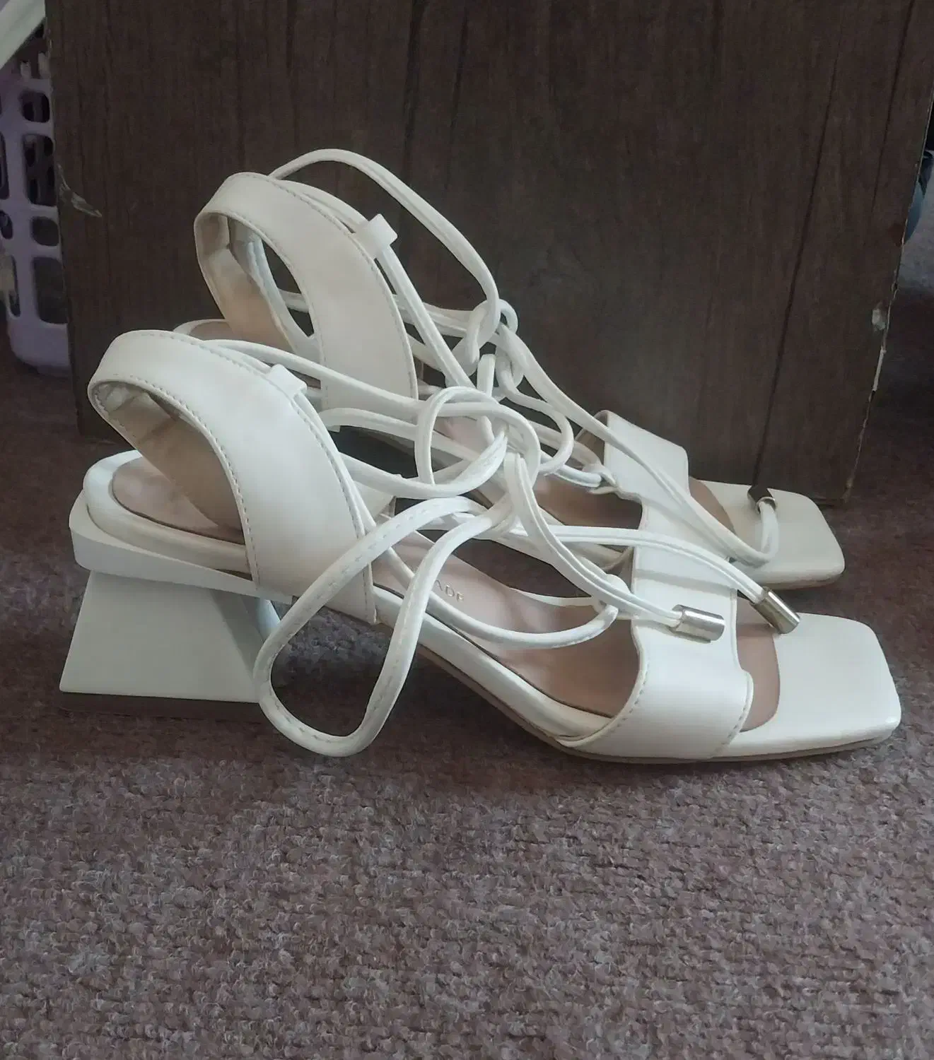 کفش|کیف، کفش، کمربند|شهریار, شهریار|دیوار