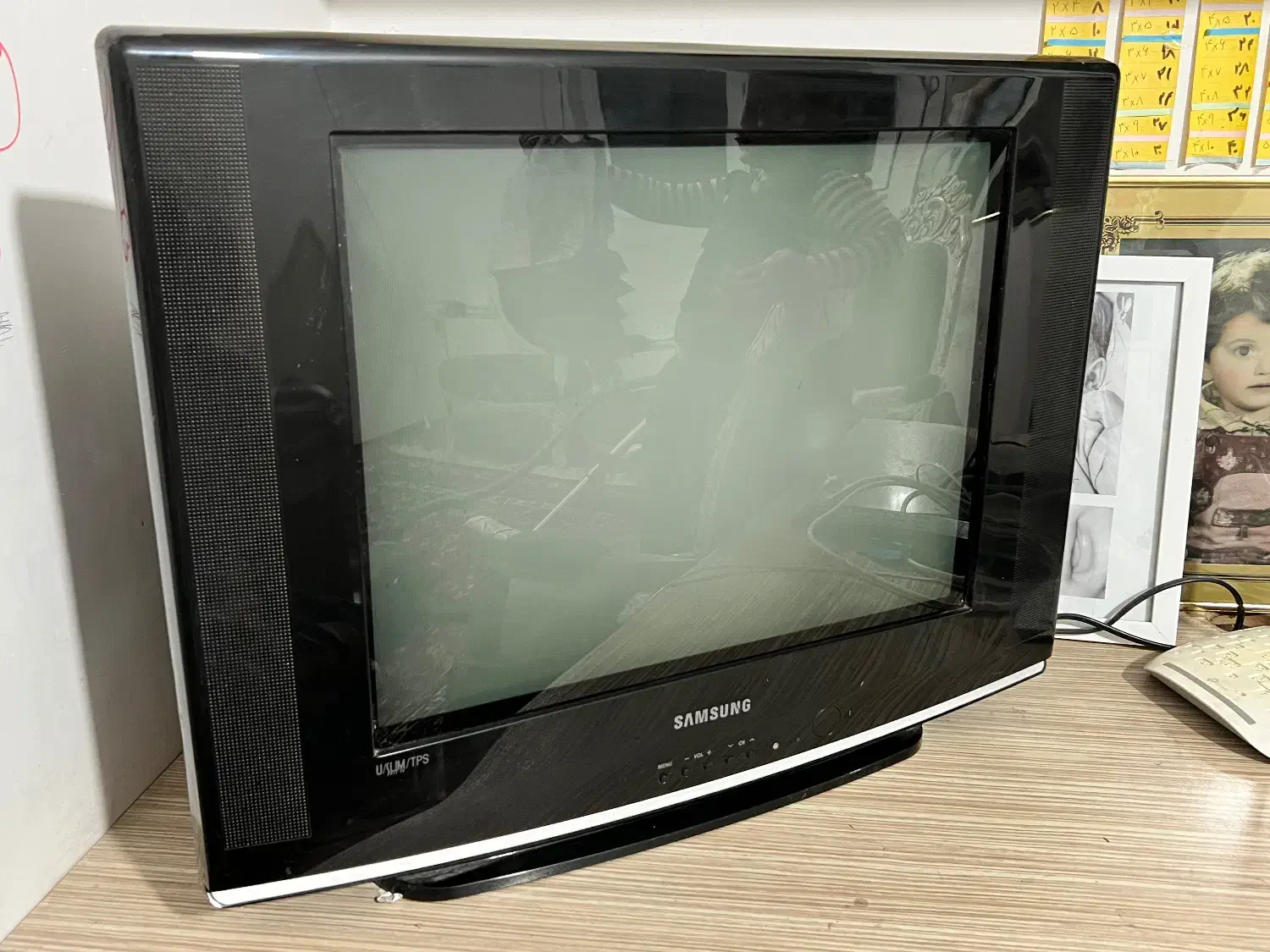 تلوزیون|تلویزیون و پروژکتور|میانه, |دیوار