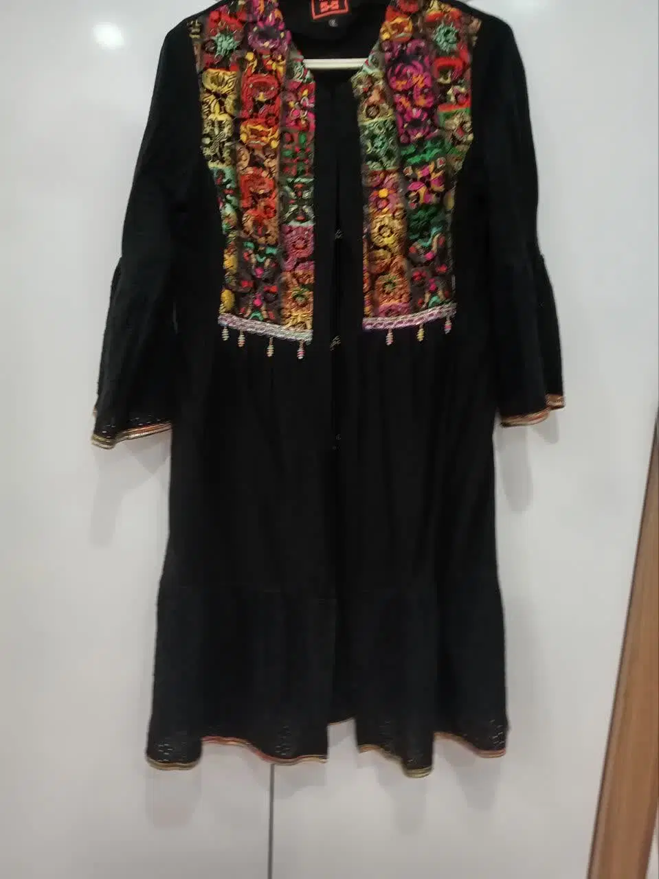 مانتو|لباس|اهواز, کوی آغاجاری|دیوار