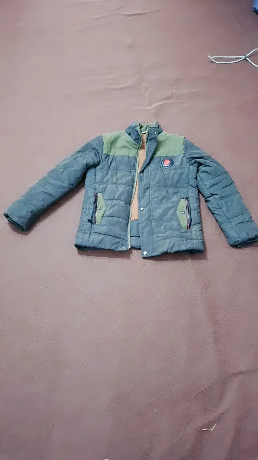 کاپشن|کفش و لباس بچه|قم, وادی السلام|دیوار