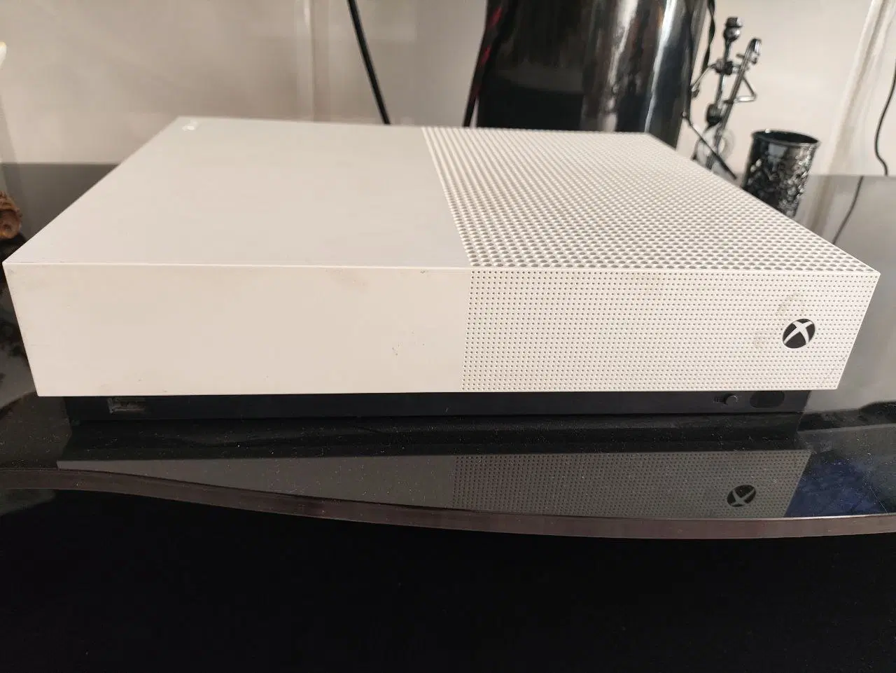 Xbox one s|کنسول، بازی ویدئویی و آنلاین|اندیشه, اندیشه فاز ۴|دیوار