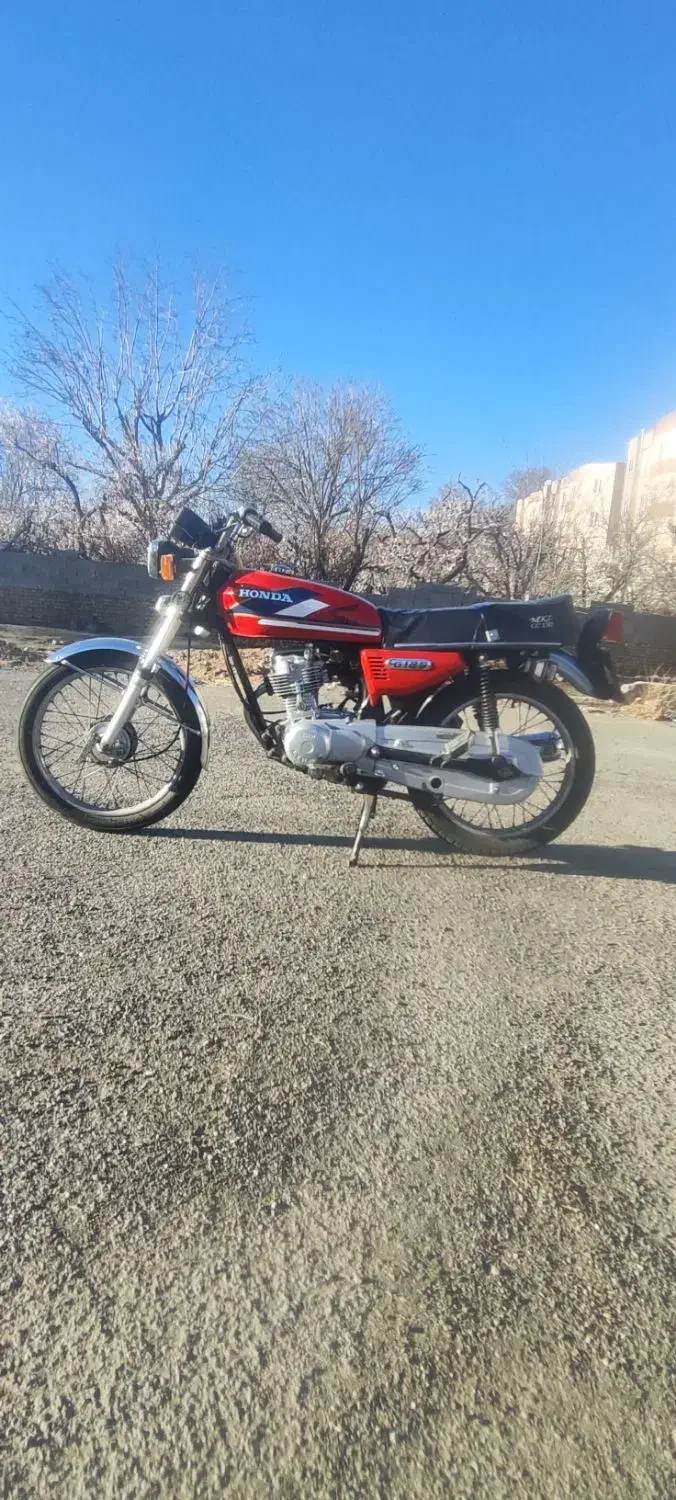 هوندا ۱۲۵|موتورسیکلت|رباط‌کریم, رباط‌کریم|دیوار