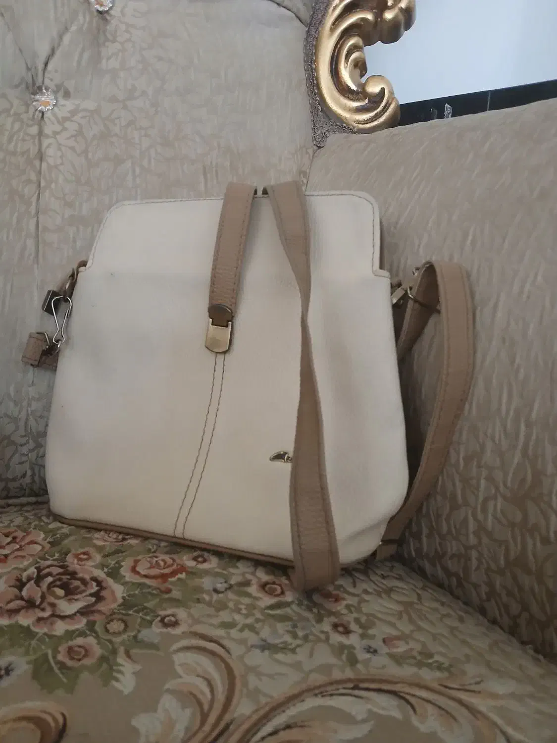 کیف دوشی|کیف، کفش، کمربند|میانه, |دیوار