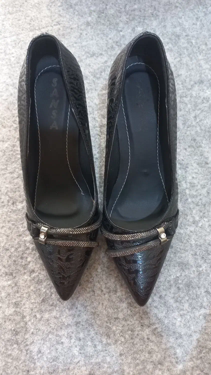 کفش|کیف، کفش، کمربند|دوگنبدان, |دیوار