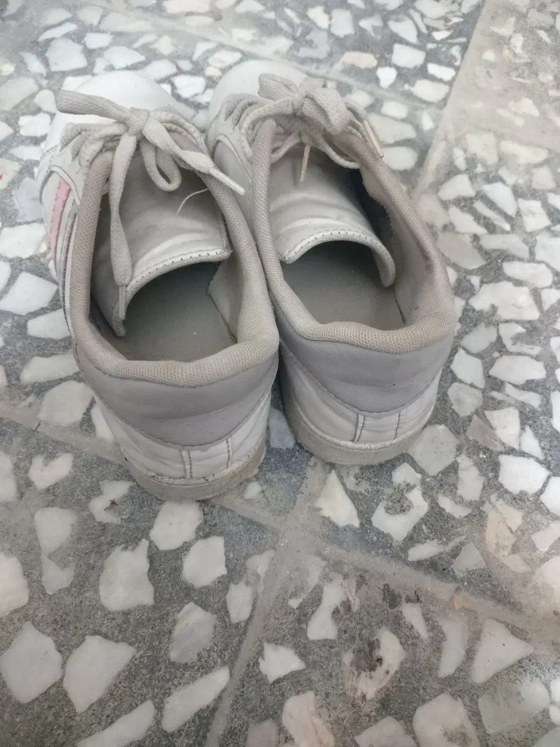 کفش|کیف، کفش، کمربند|دورود, |دیوار