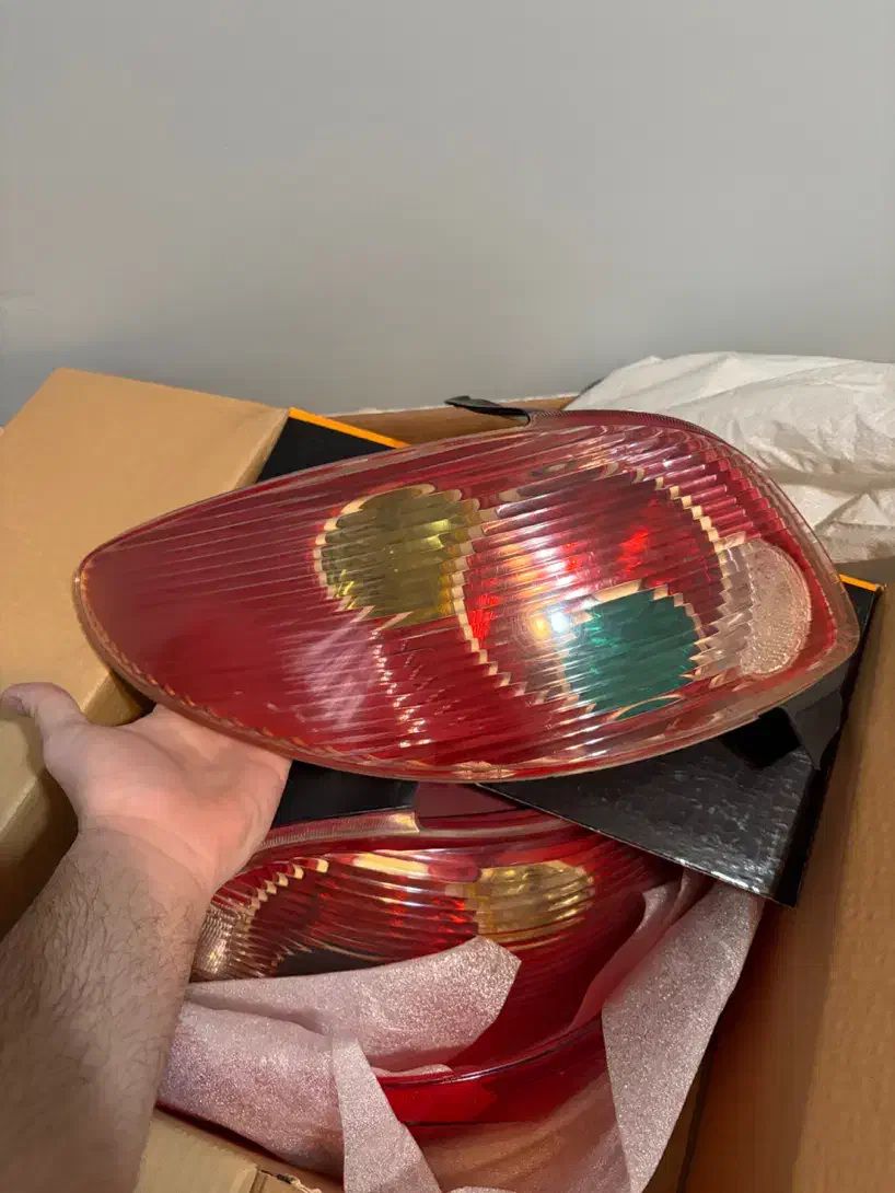 چراغ عقب ۲۰۶|قطعات یدکی و لوازم جانبی|تهران, سازمان برنامه شمالی|دیوار