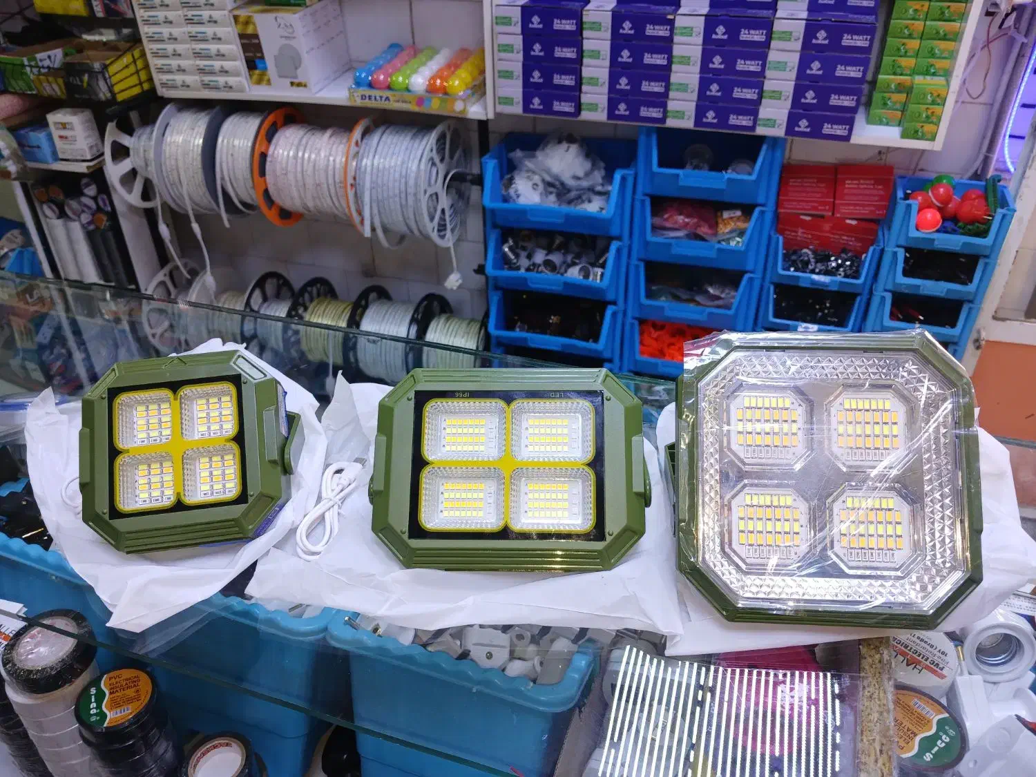 شارژ مجددپروژکتورخورشیدی پاوربانکدار|سیستم صوتی خانگی|سنندج, |دیوار