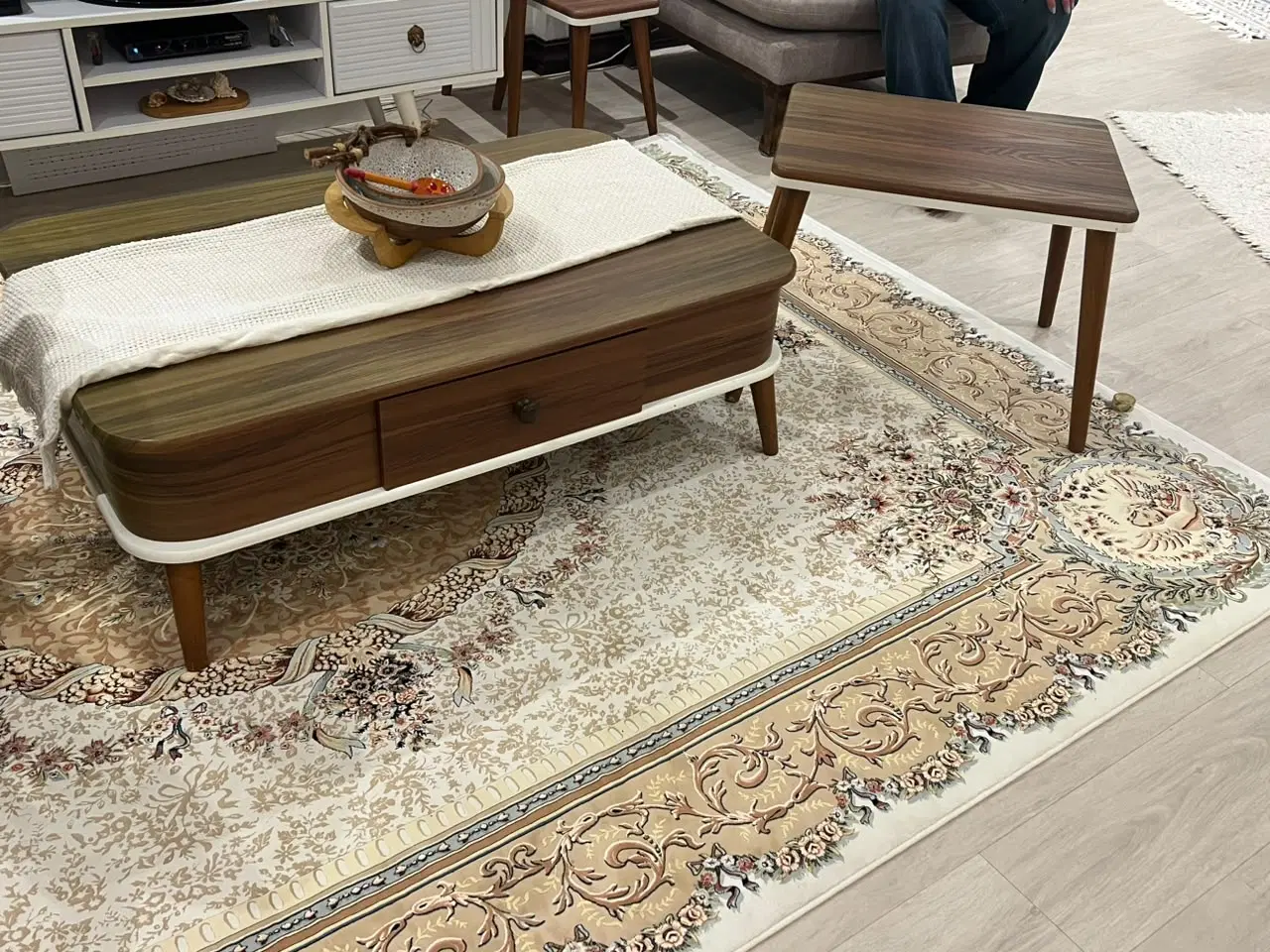 میز|مبلمان خانگی و میز عسلی|بندر انزلی, موج شکن|دیوار