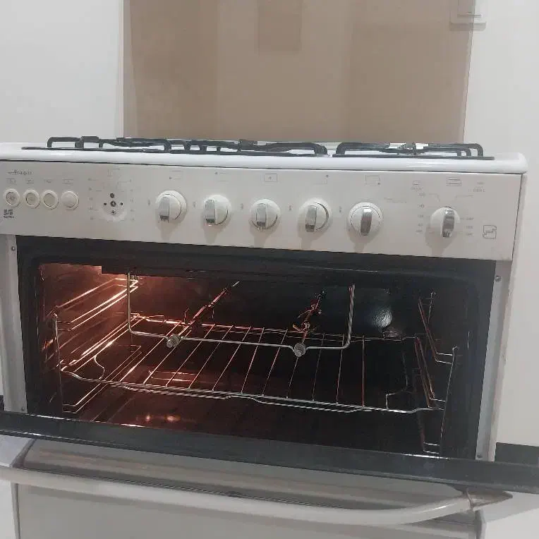 گاز ۵ شعله فر دار کاملا سالم  آتا گاز|اجاق گاز و لوازم برقی پخت‌وپز|تهران, بهاران|دیوار