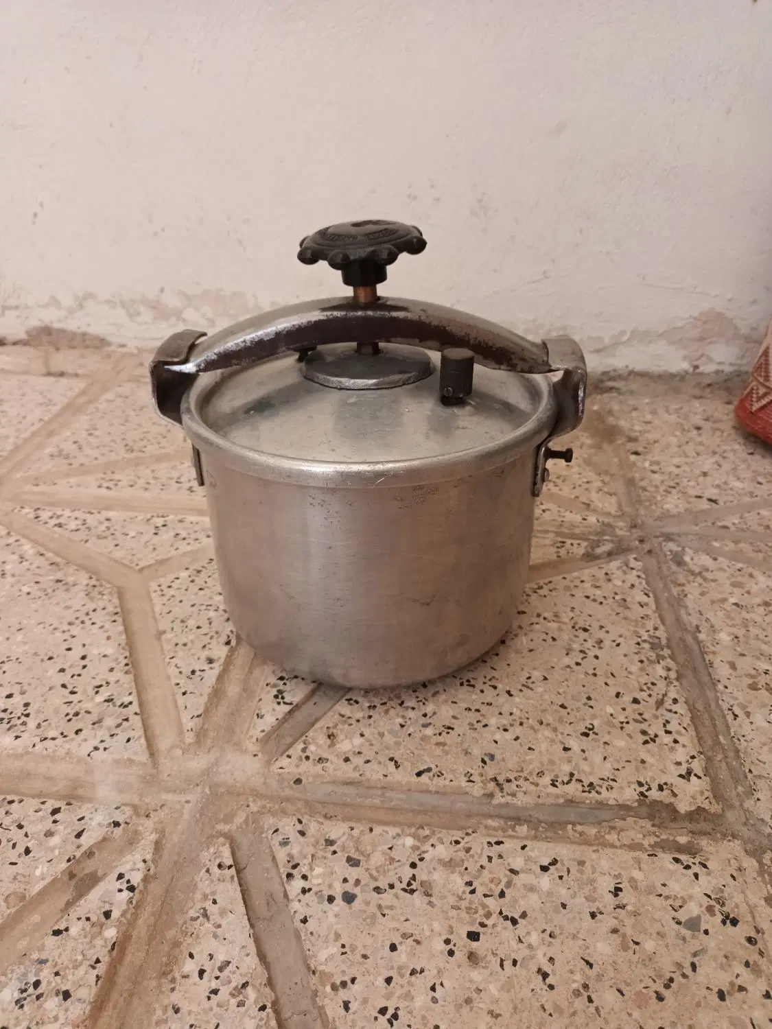 زودپز|ظروف پخت‌وپز|مشهد, کلاکوب|دیوار