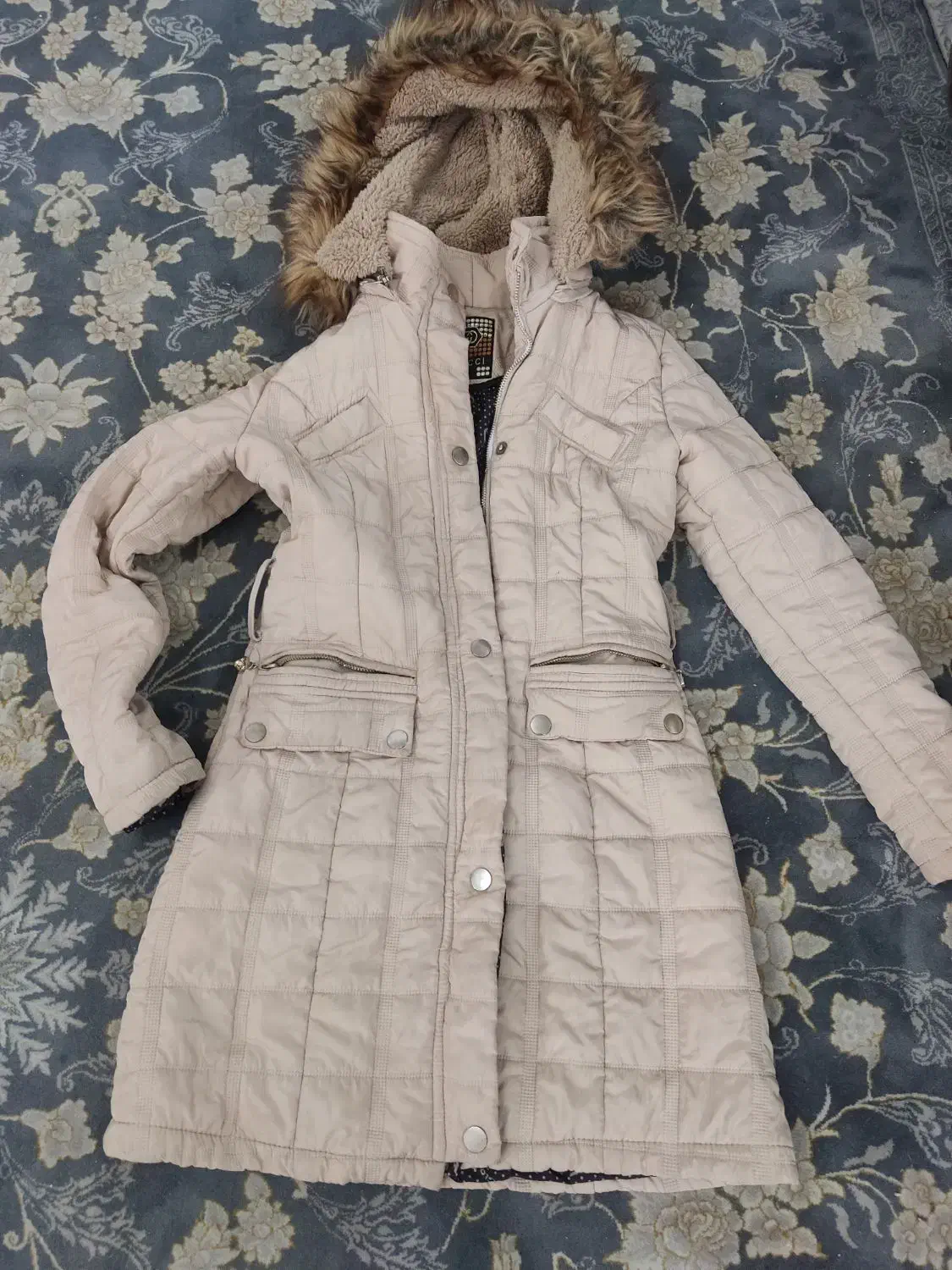 پالتو|لباس|قم, پردیسان|دیوار