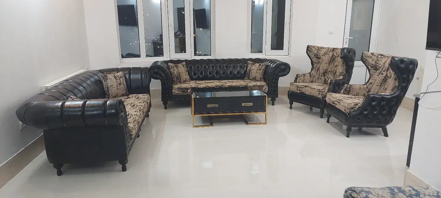 مبل چستر ۸ نفره چرمی|مبلمان خانگی و میز عسلی|قم, دانش|دیوار