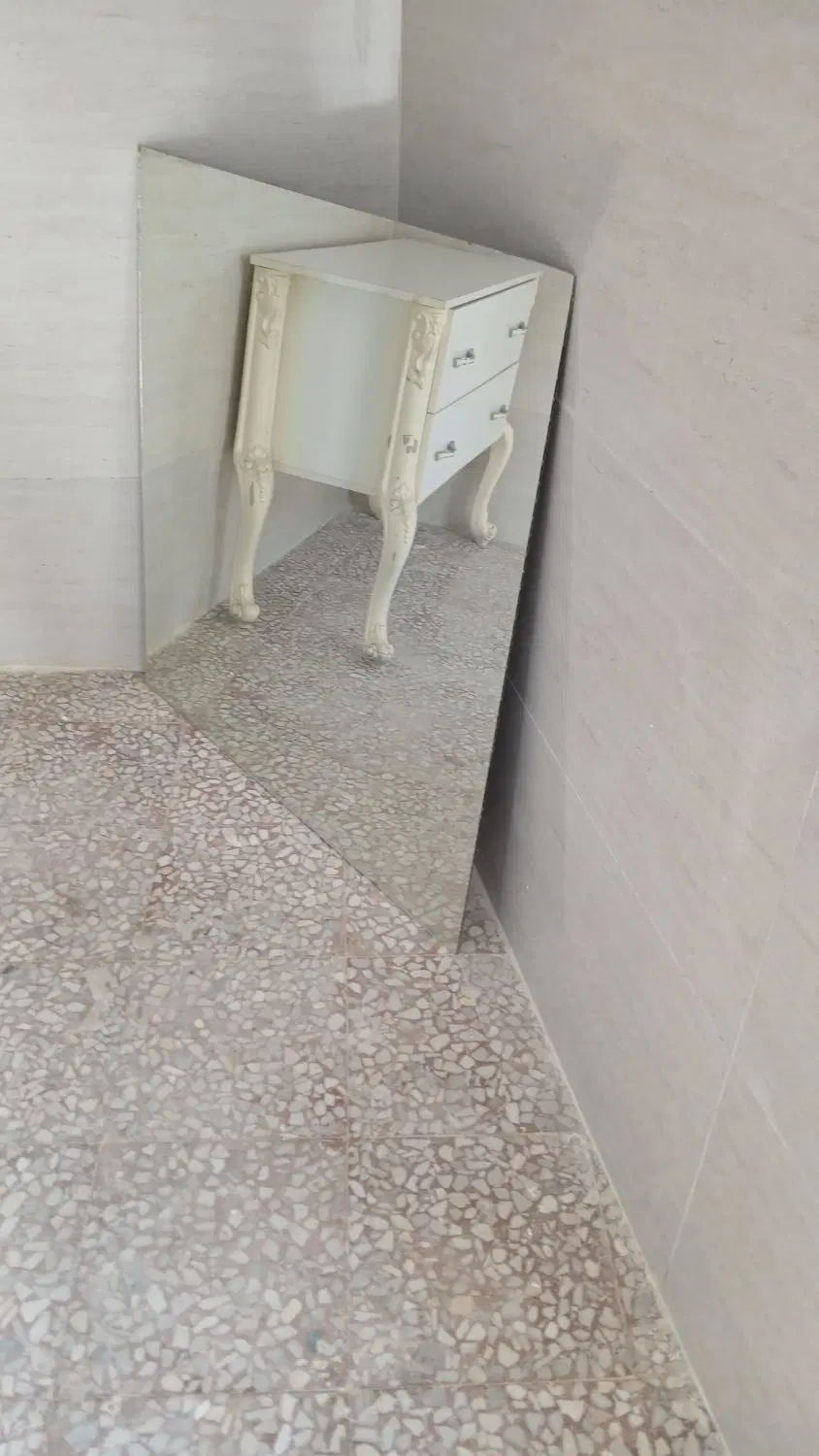 اینه|آینه|رشت, خرسندی|دیوار