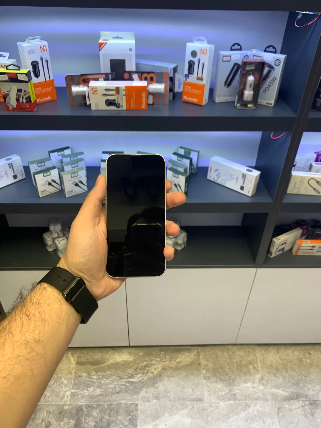 Iphone 13normal white ch128g|موبایل|قم, آلوچو|دیوار