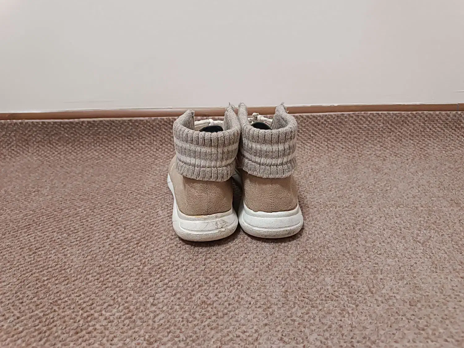 نیم بوت|کیف، کفش، کمربند|اصفهان, صدف|دیوار