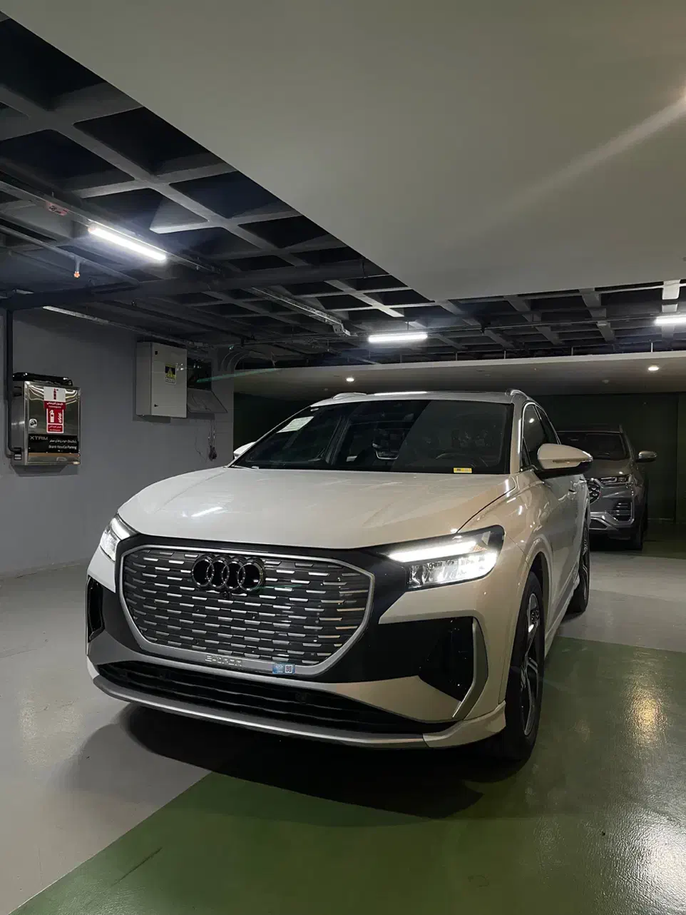 Tkk//audiQ4|خودرو سواری و وانت|تهران, حکمت|دیوار