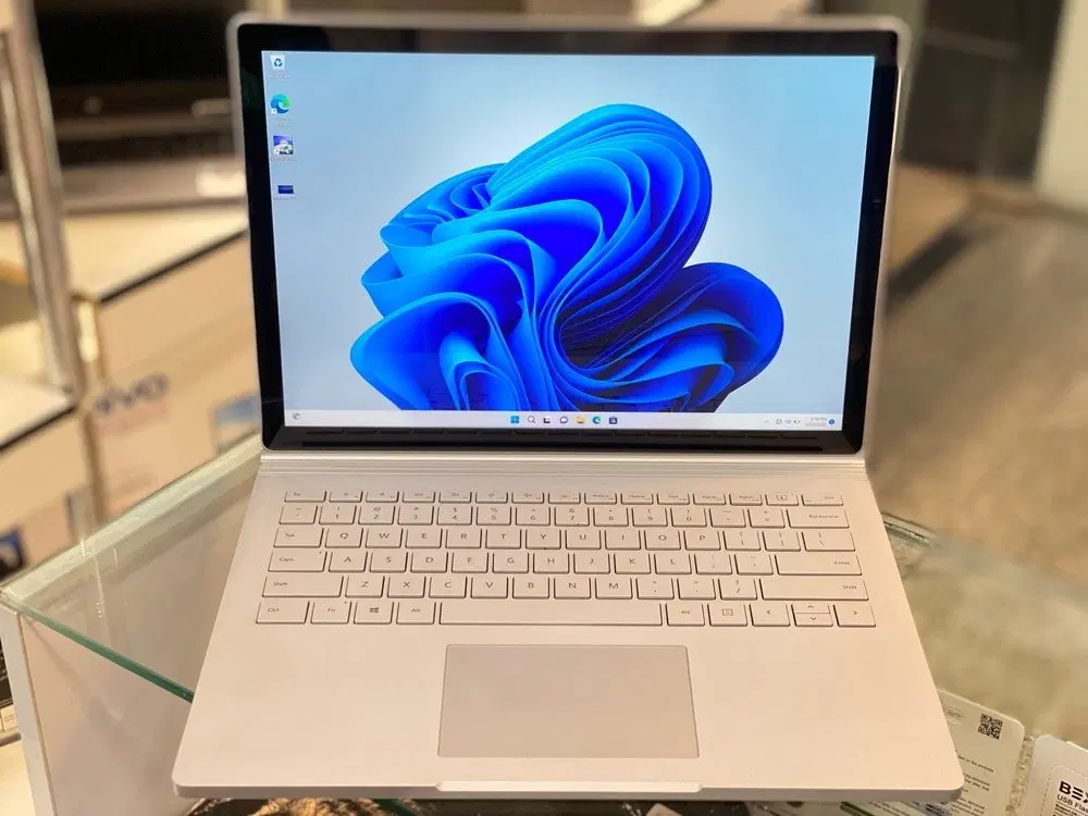 surface book 2|رایانه همراه|شیراز, ملاصدرا|دیوار