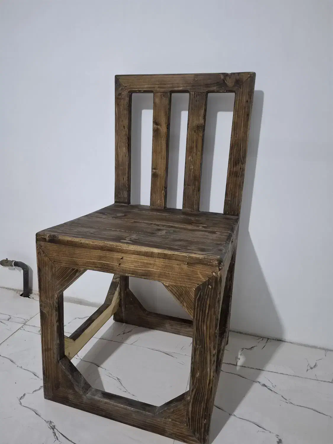 صندلی چوبی|صندلی و نیمکت|هشتگرد, طاووسیه|دیوار