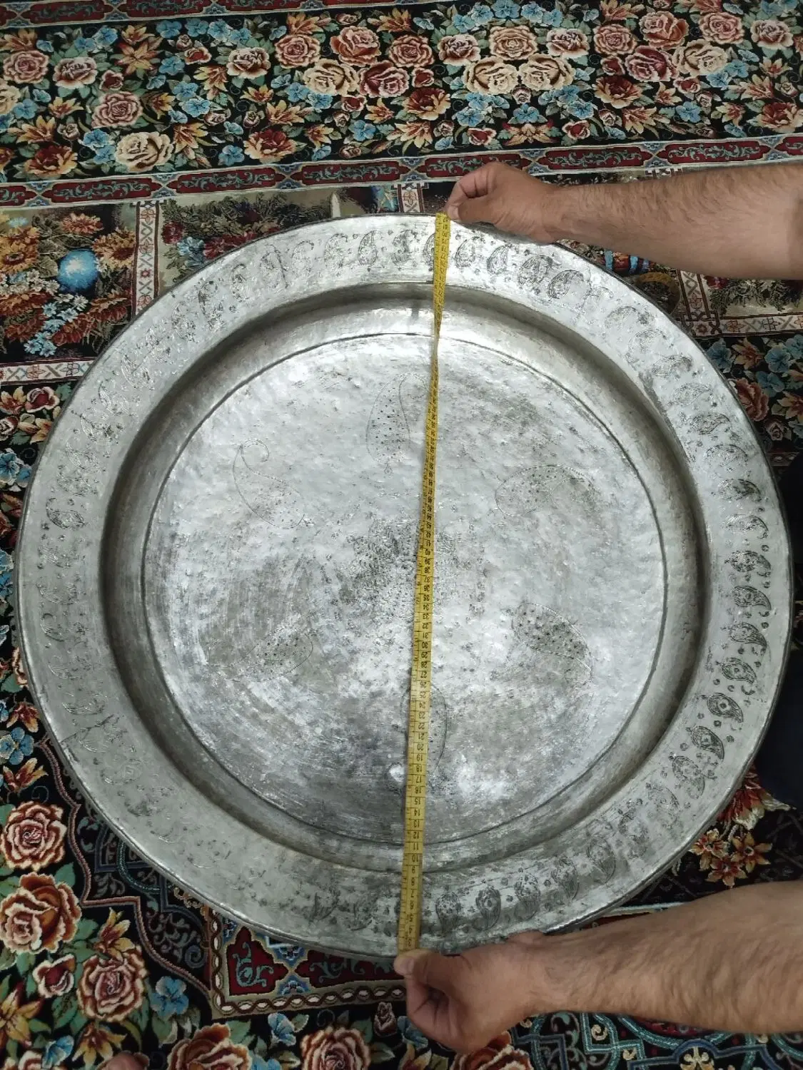 تشت مسی|کلکسیون اشیاء عتیقه|رباط‌کریم, کیکاور|دیوار