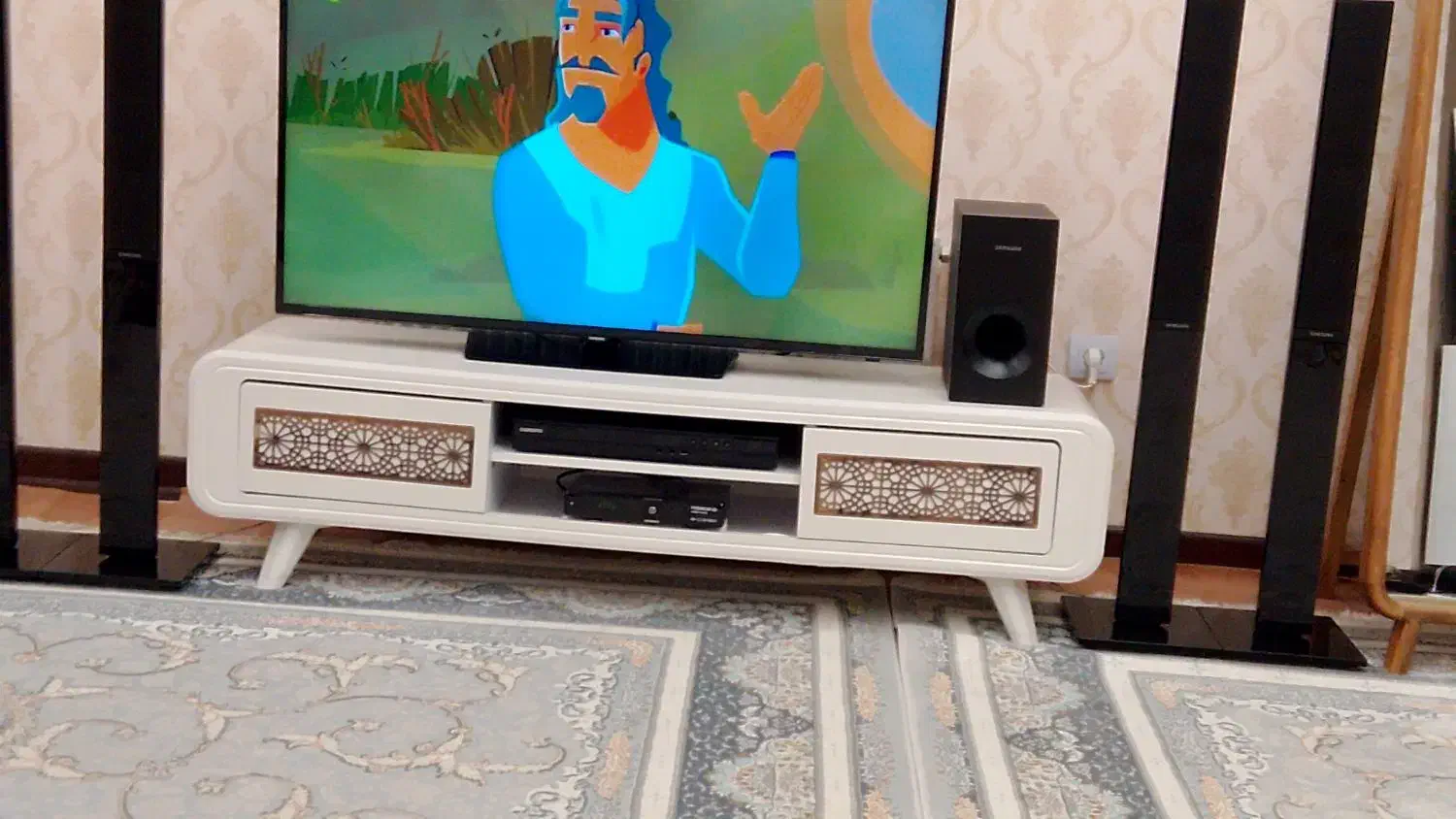 در حد نو|میز تلویزیون|شیراز, شاه قلی بیگی|دیوار