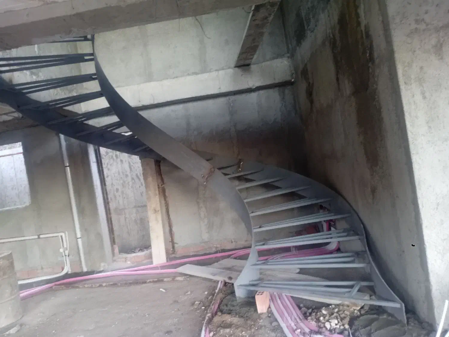 پله گرد فلزی|خدمات پیشه و مهارت|اردبیل, |دیوار